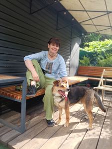 Молодий пес Боббі в пошуку крутої родини