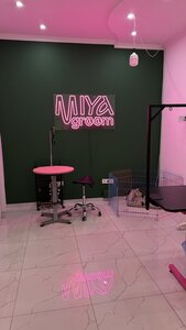 Miya groom